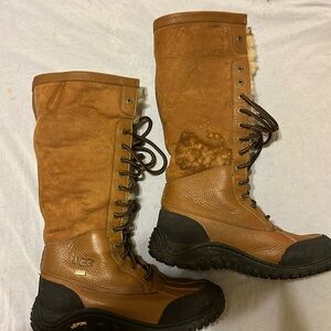 Women UGG boots very comfortable.